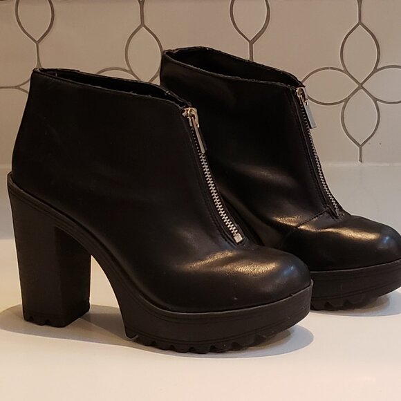 Mossimo Supply Co Black Zip Up  Chunky Heel  Ankle Boot  7 1/2 - Picture 1 of 12